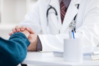 Перші симптоми раку: лікар розповів, як вчасно врятувати своє життя