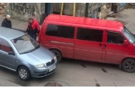 У Луцьку виникла ДТП за участі легковика та буса (фото)