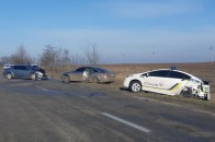 Автівки розкидані по дорозі: на трасі сталась масова ДТП за участю поліції і 
