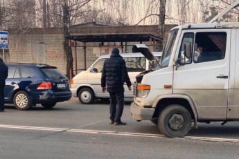 ДТП у  Луцьку: вантажівка наздогнала легковик (фото)