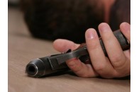 Вистрілив у голову: у приміщенні ЦВК з табельної зброї застрелився військовий