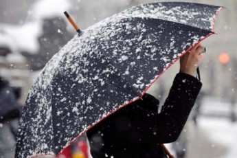 Синоптики розповіли про погоду на вихідні: мокрий сніг та заморозки