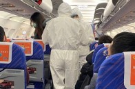 В Київ прилетіли евакуйовані з Китаю українці: прибулим лише виміряли температуру