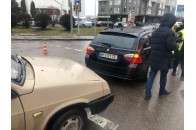 У Луцьку не розминулися два легковика, рух дорогою ускладнено (фото)