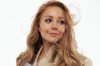 Тіна Кароль шокувала своїх фанатів вийшовши на сцену майже оголеною (відео)