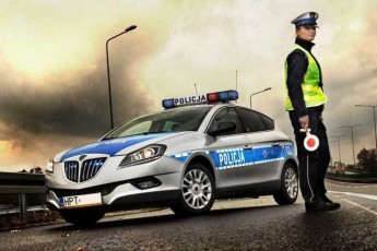 У Польщі з погонею затримали українця: той тікав зустрічкою і врізався в поліцейське авто