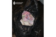 Посадовця Секретаріату Кабміну затримали на хабарі у 2,5 мільйона гривень (фото)