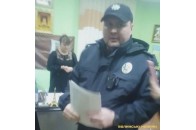 До муніципалів Луцька увірвалися невідомі у формі (відео)
