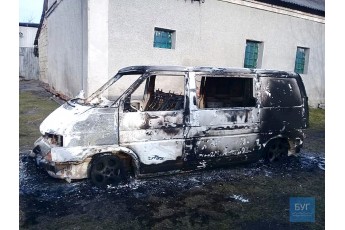 Ймовірно підпал: стало відомо, кому належав згорілий на Волині автомобіль (фото)