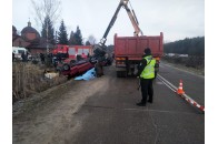 З водойми дістали автомобіль з тілами чотирьох молодих хлопців (фото)