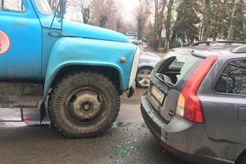 У Луцьку біля школи №5 – аварія (фото)