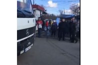Луцькі базарники не дають вивезти МАФи тим, хто хоче добровільно переїхати (фото, відео)