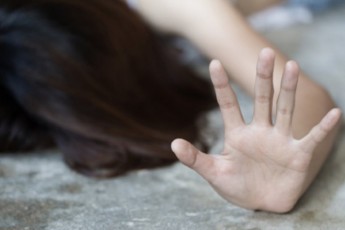 17-річна дівчина звинувачує у зґвалтуванні співробітника поліції