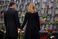Під поминальні дзвони Зеленський із дружиною вшанували пам’ять Героїв Небесної Сотні