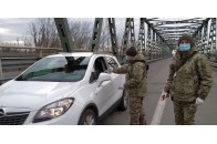 Госпіталізували 23 заробітчан: на українському кордоні коронавірус запідозрили у жінки, що їхала автобусом з Італії