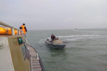Затримані росіянами в Азовському морі українські рибалки повернулися до України