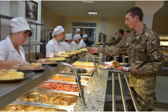 Військові можуть обрати собі харчування за каталогом продуктів, як у віртуальному супермаркеті