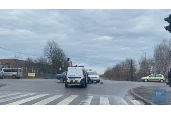 На Волині – аварія: на перехресті зіткнулись два автомобілі