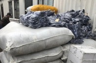 На Волині на митниці викрили масштабну контрабанду брендових речей (фото)