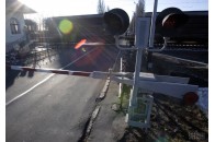 Пасажирський автобус об'їхав шлагбаум і потрапив під локомотив: є багато постраждалих