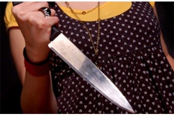 Психічно хвора жінка з ножем обікрала магазин на Волині