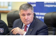 Аваков попередив про можливість продовження карантину майже до літа