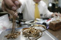 Ломбарди та магазини автозапчастин: в Україні під час карантину розширили перелік видів діяльності