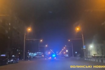 У Луцьку автомобіль збив людину на пішохідному переході (відео)
