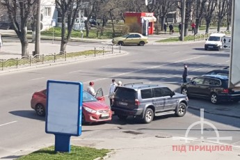 У Луцьку водій, порушуючи ПДР, спричинив аварію (фото)