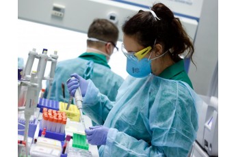 У Білорусі визнали, що понад три сотні медиків інфіковані коронавірусом