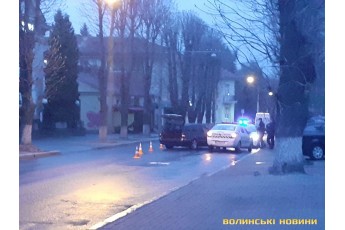 У Луцьку – аварія: Merсedes в'їхав в авто служби охорони (фото)