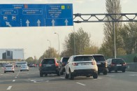 В Україну прибув Благодатний вогонь: українці масово відправилися в аеропорт (фото)