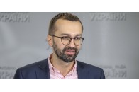 Чиновник із 