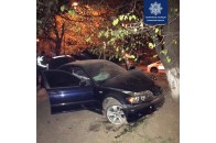У Луцьку п'яний на BMW злетів з дороги та в'їхав у дерево (фото)