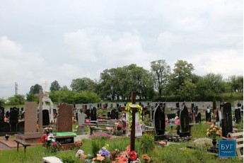 Місто на Волині перекриває доступ до місцевого кладовища