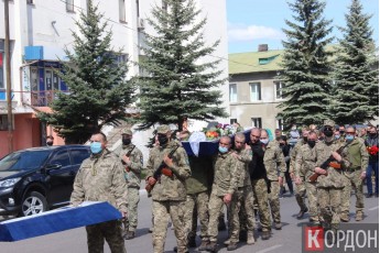 Герої не вмирають: на Волині поховали загиблого на Донбасі військового (фото)