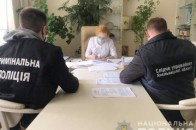 У Хмельницькому викрили схему торгівлі людьми: за сприянням лікаря жінка намагалася продати дитину