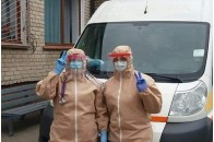 У селищі на Волині для лікарів на 3D-принтері друкують захисні екрани