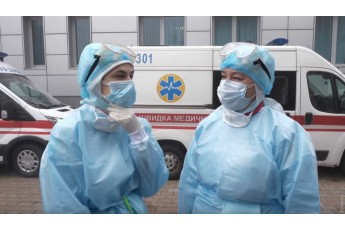 В Україні на COVID-19 захворіли вже майже 1,7 тисячі медиків