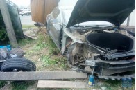 На Волині Tesla знесла стовп та в’їхала в паркан (фото)