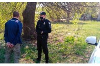 У Луцьку в чоловіка, який гуляв містом, вилучили більше, ніж два десятка згортків з наркотиками (фото)