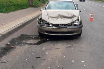 У Луцьку п'яний водій врізався в припарковане авто (відео)