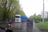 Утворився значний затор: у Луцьку фура розтрощила легковик (відео)