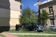 Тіло опізнала дружина: у Луцьку чоловік випав з вікна багатоповерхового будинку
