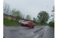 На Волині зіткнулись два легковика: водій ВАЗу злетів у кювет