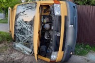 Повідомили деталі аварії на Волині, в якій авто перекинулось на дах (відео)