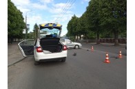У Луцьку – аварія за участі легковика та вантажівки, є постраждалі (фото)