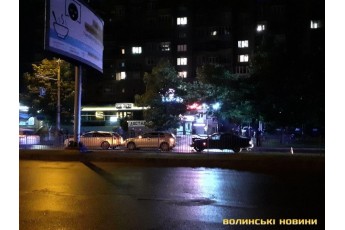 У Луцьку вночі зіткнулись три автомобілі: є постраждалі (фото)