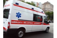 У Луцьку чоловік випав з вікна на молоде дерево та загинув