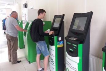 В Україні в терміналах ввели нові обмеження на готівку